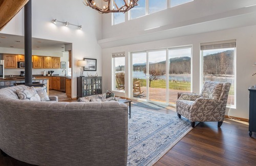 Frenchtown House | Clark Fork Riverfront Retreat 15 Minutes From Missoula! Special Events Venue!