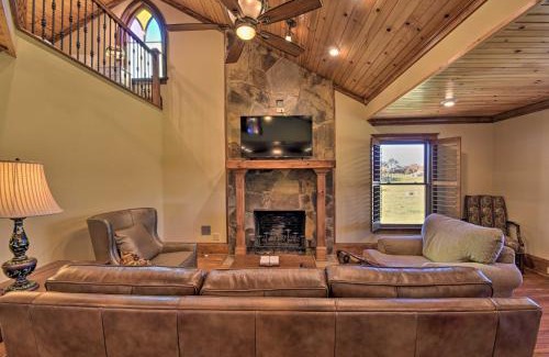 Clarkesville House | Clarkesville Ranch Cabin with Screened-In Porch!