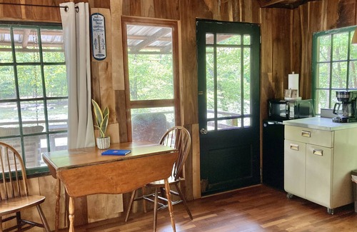 Weaverville Cottage | Clarks Driftwood- Glamp @ the River 15 min to town