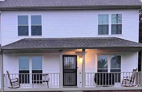 Clarksville House | Clarksville retreat, 15-minute drive to Governor's Square Mall