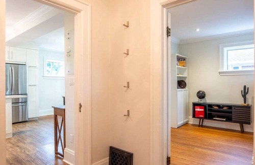 Rosemount House | Class Meets Character - Fast Internet & Comfy Beds