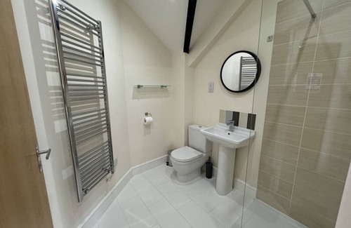 Shrewsbury Apartment | Class Stays - Room 7