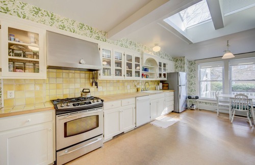 The Pines House | Classic 1920s oceanfront home & cottage with AC, bikes, grill - walk to beach