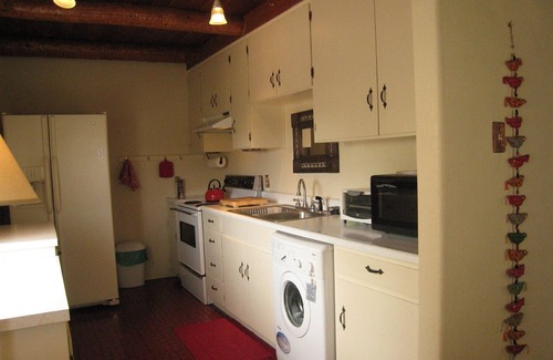 Tyrone House | Classic 1940's Adobe.Walk or Bike To Historic Downtown