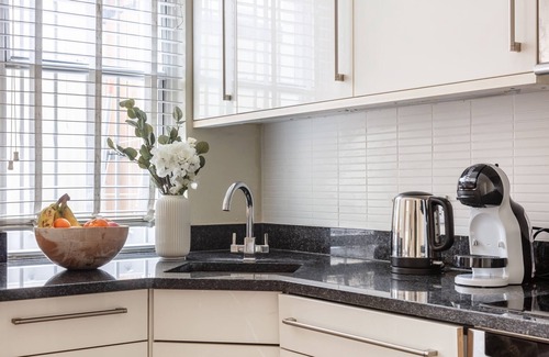Campden Apartment | Classic 1BR - Notting Hill Gem