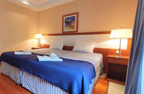 Mexilhoeira da Carregacao Apartment | Classic 2BDR Apartment Near Beach by LovelyStay