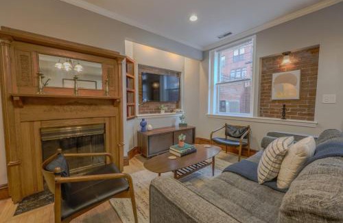 Back Bay Apartment | Classic 2Bed 2Bath Apartment w patio in Back Bay