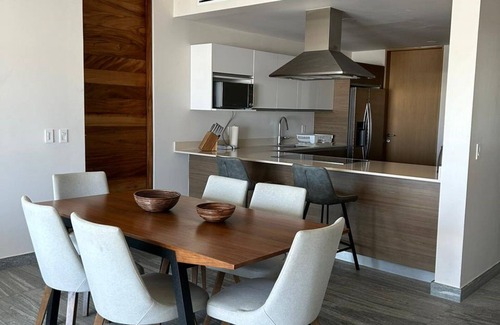 Zona Hotelera Apartment | Classic 2BR Condo pool near beach