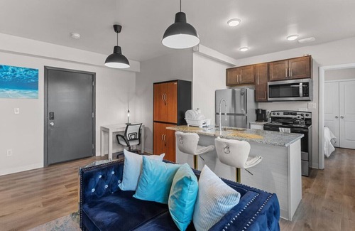 New Center Detroit Apartment | Classic 2BR Detroit's Sugar Hill