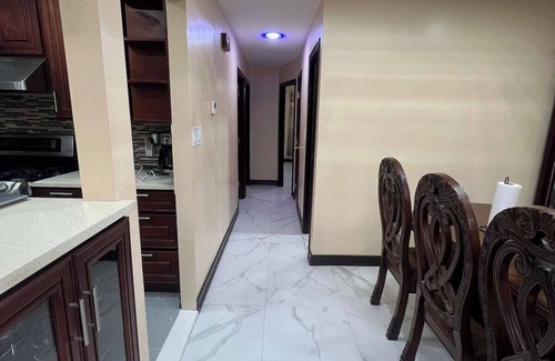 Queens Apartment | Classic 3 Bed 2 Bath Home With Parking : 2 min LGA, 15 min JFK, 20 min Manhattan