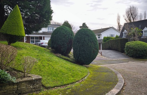 Hillingdon House | Classic 3-Bedroom Paradise in London