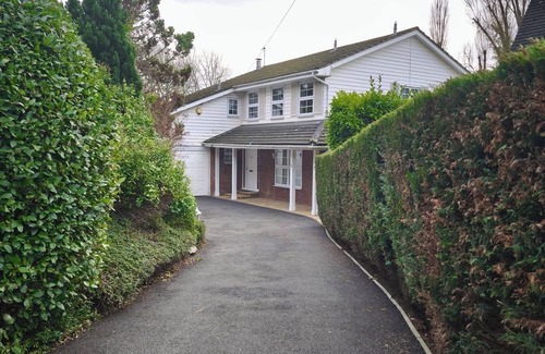 Hillingdon House | Classic 3-Bedroom Paradise in London