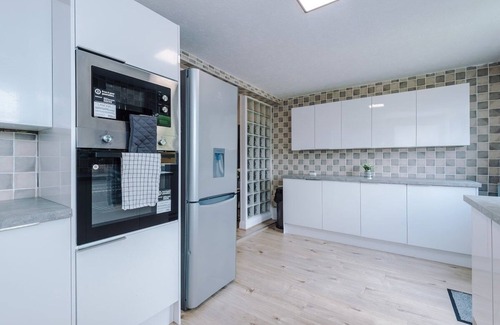 Wirral House | Classic 4Bedroom House in Wirral| Sleeps 9
