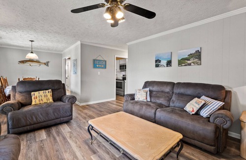 Cherry Grove Beach House | Classic 4BR Cherry Grove home w/elevator, full kitchen & short walk to beach