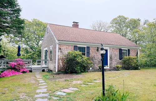 West Chatham Cottage | Classic, airy Chatham cottage minutes from beach