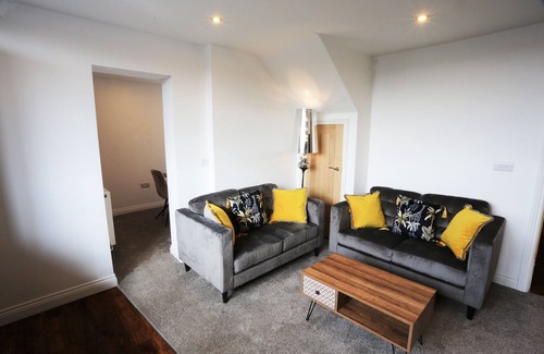 Kirkheaton Apartment | Classic Apartment at Hotl Aparts at Deal House