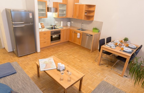 Favoriten House | Classic apartment with everything nearby