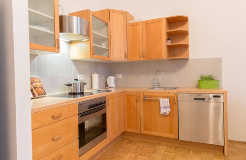 Favoriten House | Classic apartment with everything nearby
