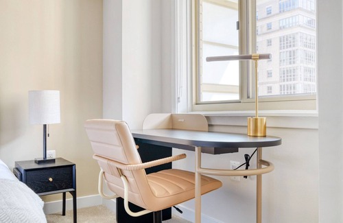 Ballston Apartment | Classic Ballston 1BR w/Concierge, W/D & Pool, near Metro, by Blueground