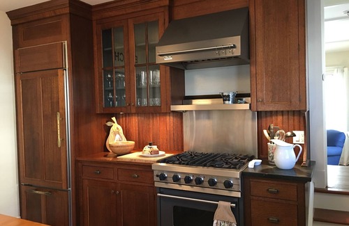 Avon House | CLASSIC BAYHEADER! Steps to Beach. 4 Bdrms. Sleeps 8.