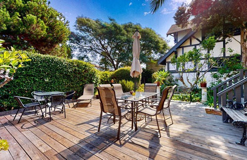 East Beach House | Classic beach suite 1 block to ocean - fireplace, lovely patio, near downtown