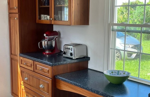 Smith's House | CLASSIC Bermuda Home in Peaceful Smith’s Parish - ABSOLUTELY STUNNING views!