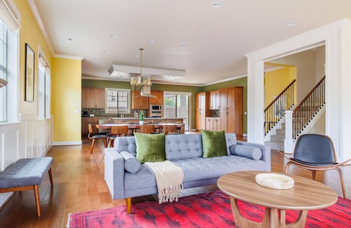 North Bethany House | Classic Bethany 5BR, by Blueground