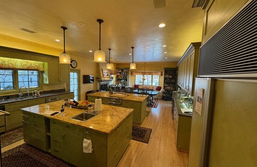 Broadmoor House | Classic Broadmoor home on private cul-de-sac. 10 min. walk to Broadmoor Resort.