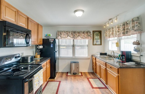 Brunswick House | Classic Brunswick Home ~ 8 Mi to St Simons Island!