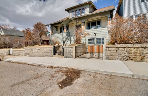 Butte House | Classic Butte Vacation Rental w/Mountain Views!