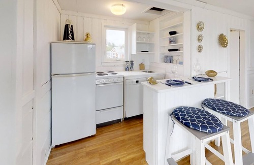 Barnstable County Cottage | Classic Cape Cod Cottage with ocean views & beach!