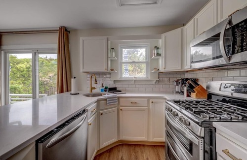 Cape May Point House | Classic Cape May Point Cottage in the Dunes