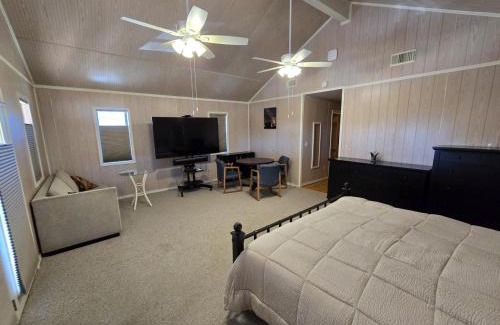 Almont Apartment | Classic Charm Close to Lake 2