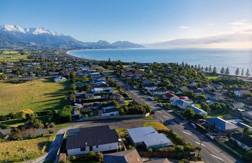 Kaikoura House | Classic Charm Sea & Mountain Views