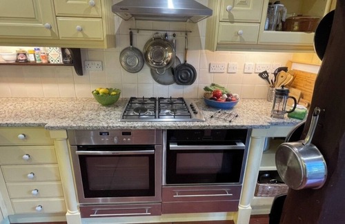 Wooburn Moor House | Classic Chilterns Cottage in lovely countrysiden