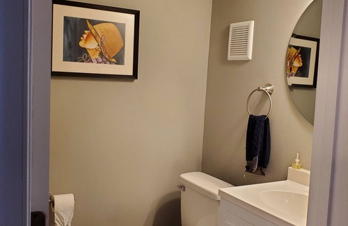 Church Hill House | Classic Church Hill Row Home with Yard and Parking