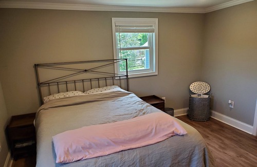 Church Hill House | Classic Church Hill Row Home with Yard and Parking