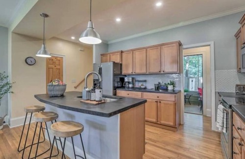Athens House | Classic City Dawg House- Charleston Style Home, Firepit, Relaxing porches