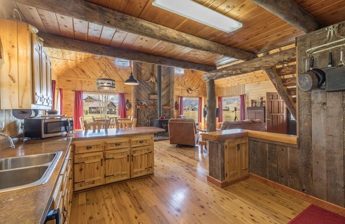 Creede House | Classic Colorado Cabin - ATV's Welcome - Grill/Deck/Mountain Views