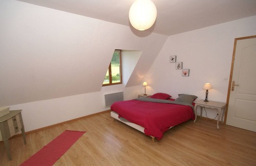 Le Bourg-Dun Cottage | Classic Cottage in Le Bourg-Dun with Garden