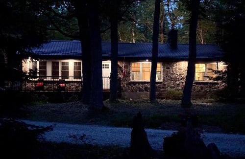 Lion's Head House | Classic-country Getaway W Hot Tub & Ev Charger