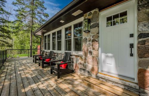Lion's Head House | Classic-country Getaway W Hot Tub & Ev Charger