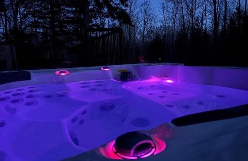 Lion's Head House | Classic-country Getaway W Hot Tub & Ev Charger
