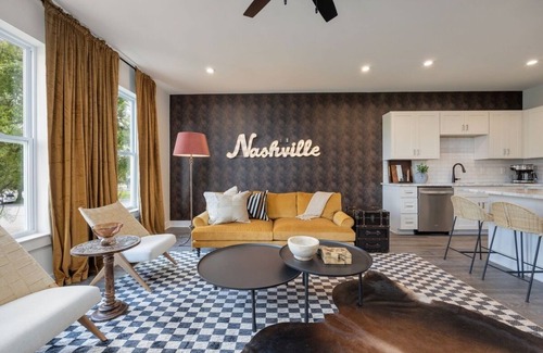 Whitebridge House | Classic Country - Mins to Broadway - Rooftop Deck – Sleeps 8