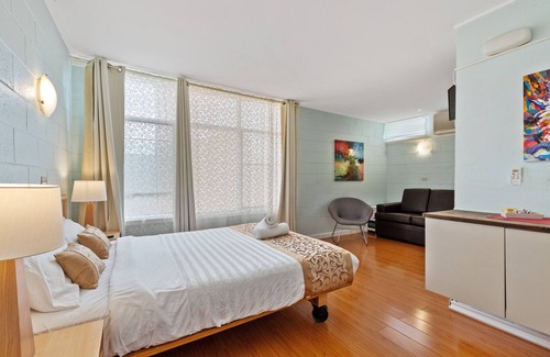 Strathmerton Hotel | Classic Country Motel Room near Murray