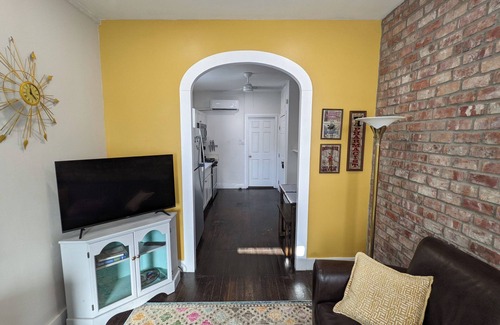 Touro Apartment | Classic Cozy 1-bedroom Uptown Shotgun w/Patio in New Orleans