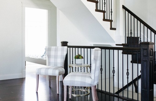 Queensborough House | Classic - Cozy 4 Bedroom Home Near Sky train