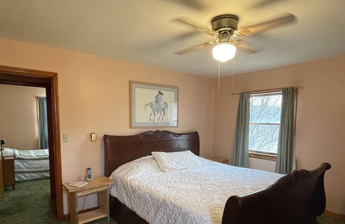 Mustoe House | Classic cozy brick ranch, with beautiful panoramic views!
