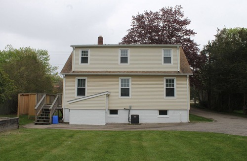 Watch Hill House | Classic Cozy Cottage in Watch Hill