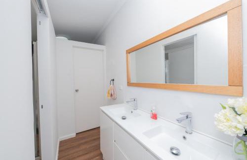 Corio Apartment | Classic decor, freshly painted 3 by 2 quiet home
